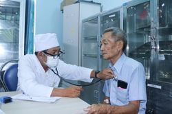Chung tay chăm sóc sức khỏe người cao tuổi