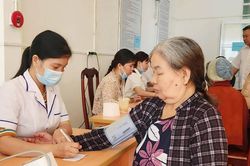 Thêm động lực cho nhân viên y tế thôn, bon ở Lâm Đồng