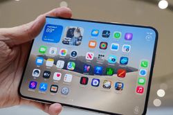 iPhone Duo màn hình gập giá 1.999 USD: Apple tăng cường số lượng máy trải nghiệm thực tế