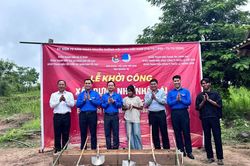 Hành trình 'Tôi yêu Tổ quốc' đồng hành cùng thanh thiếu nhi vùng biên giới