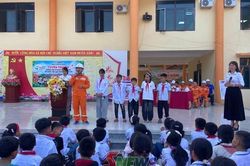 Tuyên truyền sử dụng điện an toàn, tiết kiệm cho học sinh