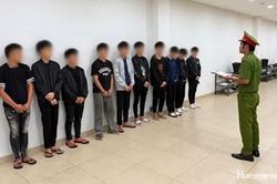Khởi tố nhóm thanh thiếu niên mang hung khí, ném chai bia trên đường phố