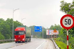 Nỗ lực khắc phục bất cập hệ thống biển báo giao thông