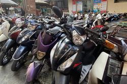 Hà Nội yêu cầu các điểm trông giữ xe thu phí không dùng tiền mặt