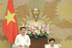 Phó Chủ tịch Quốc hội Nguyễn Hồng Diên làm việc với các cơ quan về hoàn thiện dự thảo Luật Đất đai (sửa đổi)