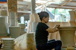 Giữ làng gốm cổ Kim Lan bên bờ sông Hồng