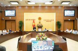 Đề nghị Chính phủ làm rõ khả năng hoàn thành mục tiêu tăng trưởng hai con số