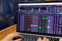 Sau 3 tuần giảm liên tiếp, VN-Index sẽ hồi phục hay tiếp tục 'dò đáy'
