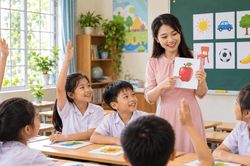 Lớp tiếng Anh theo nhu cầu được thu phí khi đáp ứng đủ điều kiện