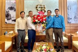 Liên đoàn Lao động tỉnh chúc mừng các đơn vị, doanh nghiệp nhân Ngày Doanh nhân Việt Nam 13/10