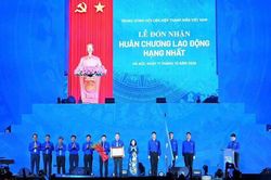 Hội Liên hiệp thanh niên Việt Nam đón nhận Huân chương Lao động hạng Nhất