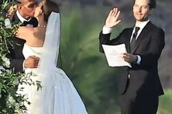 Vừa xong thủ tục ly hôn, tài tử 'Người Nhện' Tobey Maguire gây sốt khi làm chủ hôn cho vợ cũ