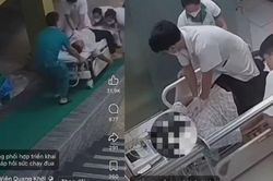 Bác sĩ trẻ ngồi trên băng ca ép tim cứu người đàn ông 60 tuổi, danh tính gây chú ý