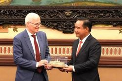 Thành phố Hamburg (Đức) chia sẻ kinh nghiệm phát triển hạ tầng giao thông, cảng biển với TPHCM