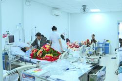 135 ca nhập viện sau khi ăn bánh mỳ vỉa hè, Chủ tịch Quảng Ngãi chỉ đạo 'nóng'