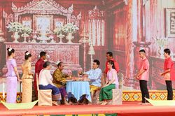 Hình ảnh đồng bào Khmer đón mừng Lễ Sene Dolta đầm ấm, hạnh phúc