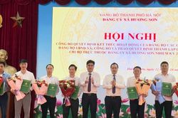 Xã Hương Sơn kiện toàn tổ chức Đảng, công bố các quyết định về công tác cán bộ