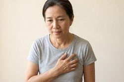 Mãn kinh có làm tăng nguy cơ mắc bệnh tim mạch ở phụ nữ?