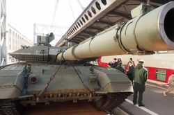 Pháo 125 mm trên xe tăng T-90M có sức mạnh ra sao?