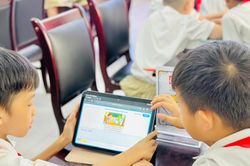 Bảo vệ học sinh trên không gian mạng: Xây dựng 'lá chắn' từ nhà trường