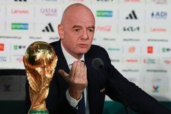 Chủ tịch FIFA lộ khoản thù lao ngầm 1,76 triệu USD