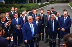 Thung lũng Silicon chạy đua đổi tên AI theo ông Trump