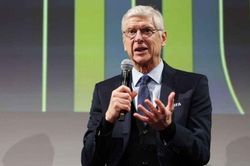 Giới doanh nhân mê bóng đá nên đọc hồi ký của Wenger