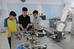 Nguy cơ thiếu hụt nhân lực các ngành công nghiệp cốt lõi