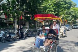 Thời tiết ngày 13/10: Bắc Bộ ngày nắng, Nam Bộ có mưa rào và dông