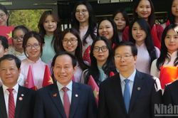 Phó Thủ tướng Lê Tiến Châu thăm và làm việc tại Đại học Thanh Hoa, Trung Quốc