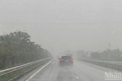 Cảnh báo mưa lớn cục bộ, lốc, sét mưa đá, gió giật ở khu vực thành phố Huế đến Đà Nẵng, Quảng Ngãi đến Đắk Lắk