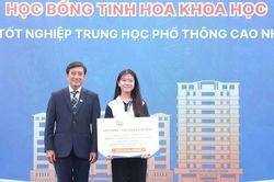 Nữ sinh Đồng Tháp đạt 29,75 điểm, nhận học bổng 320 triệu đồng