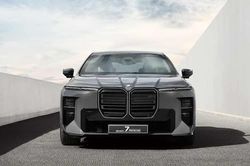 [GALLERY] Hé lộ BMW M760e xDrive facelift hạng sang chống đạn, sắp ra mắt