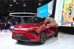 BYD Atto 8 sạc điện 'nhanh như chớp' chính thức ra mắt
