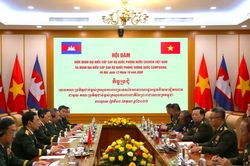 Đại tướng Phan Văn Giang hội đàm với Phó thủ tướng, Bộ trưởng Quốc phòng Campuchia