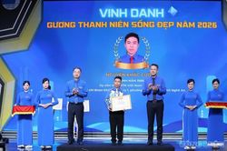 Từ người khuyết tật đến giải thưởng 'Thanh niên sống đẹp' tiêu biểu toàn quốc