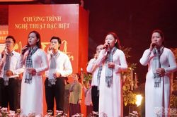 Xúc động đêm 'Khúc tri ân' tại Công viên Lê Thị Riêng trước giờ truy điệu 731 hài cốt liệt sĩ