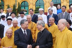 Để pháp luật 'bén rễ, ăn sâu' trong đời sống tín ngưỡng, tôn giáo của người dân