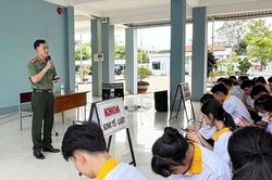 An Giang: Hơn 5.000 học sinh, sinh viên được hỗ trợ tích hợp giấy tờ và tuyên truyền tiện ích trên ứng dụng VneID