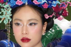 Diễn viên Kim Thư U50 hở bạo, ca sĩ Hoàng Thùy Linh càng ngắm càng mê