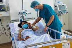 Cứu sống bệnh nhân ngộ độc nước tẩy rửa và Paracetamol liều cao