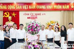 Thường trực HĐND tỉnh và Đoàn ĐBQH tỉnh chúc mừng Ngày truyền thống Ban Tổ chức, Ủy ban Kiểm tra và Văn phòng Tỉnh ủy