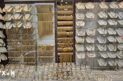 Giá vàng thế giới giảm do áp lực từ đồng USD và giá dầu