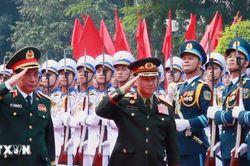 Phó Thủ tướng, Bộ trưởng Bộ Quốc phòng Lào thăm chính thức Việt Nam