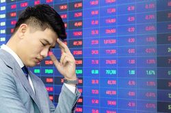 VN-Index rung lắc mạnh, hạn chế mua đuổi và giữ tỉ trọng vừa phải
