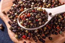 Giá nông sản hôm nay (13/10): Giá cà phê dao động trong khoảng 92.200 - 93.000 đồng/kg, hồ tiêu neo cao