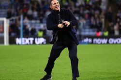 Lampard tạo địa chấn, Coventry nhấn chìm Newcastle