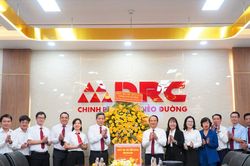 Phó Bí thư Thành ủy, Chủ tịch Ủy ban MTTQ Việt Nam thành phố Đà Nẵng Nguyễn Đình Vĩnh thăm, chúc mừng ngày Doanh nhân Việt Nam 13/10