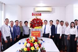 Lãnh đạo thành phố Đà Nẵng thăm, chúc mừng doanh nghiệp nhân ngày Doanh nhân Việt Nam