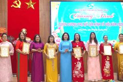Hội Liên hiệp Phụ nữ xã Thăng Điền tuyên dương 14 phụ nữ làm kinh tế giỏi